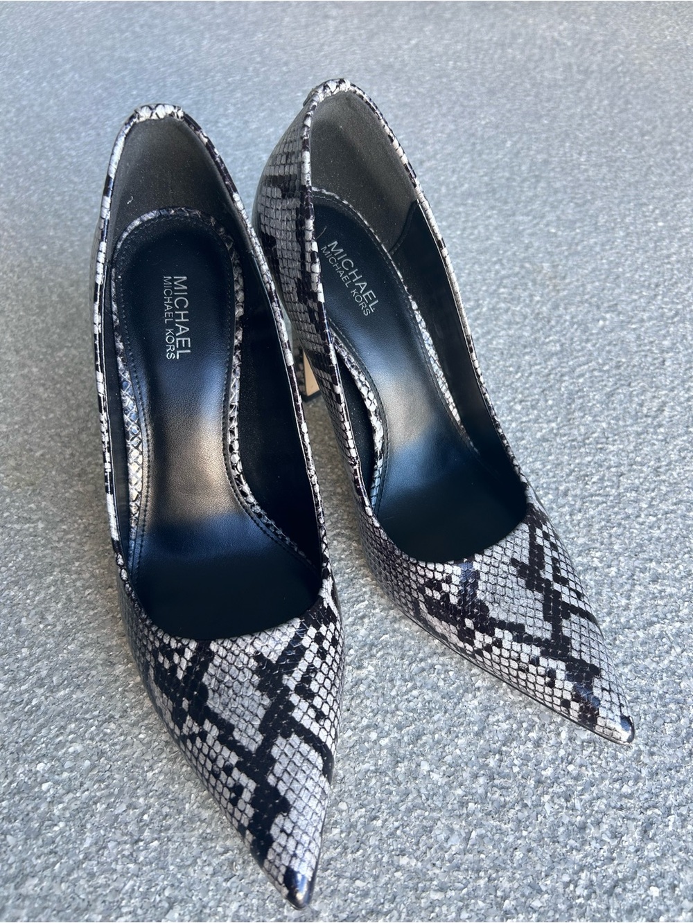Michael Kors Women's Snake-Print Pointed-Toe Pumps in Black and White Size 7.5M